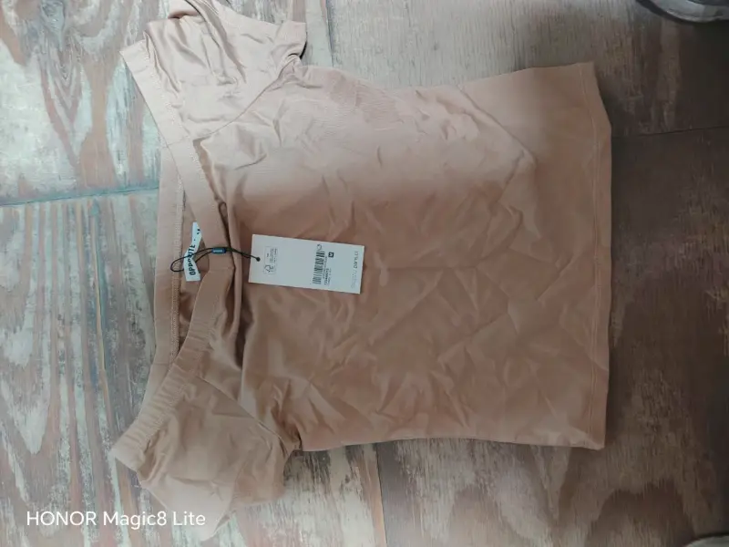 Polera beige hombros descubiertos Opposite - 2