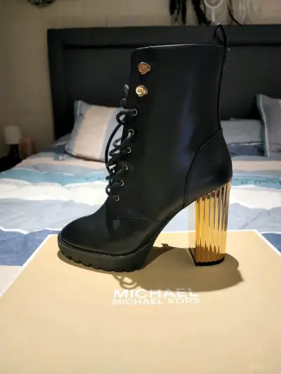 Botines de cuero negro con tacón dorado Michael Kors - miniatura 1