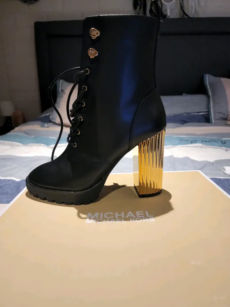 Botines de cuero negro con tacón dorado Michael Kors - 2