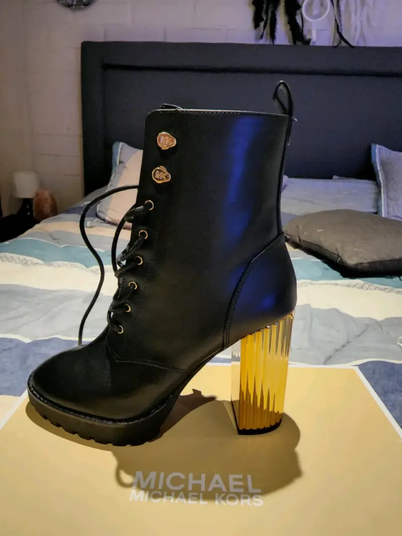 Botines de cuero negro con tacón dorado Michael Kors - 3