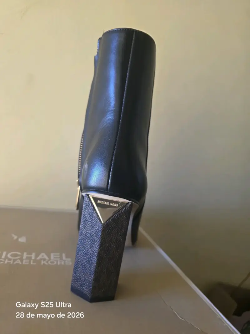 Botines de cuero negro Michael Kors con tacón alto - 2