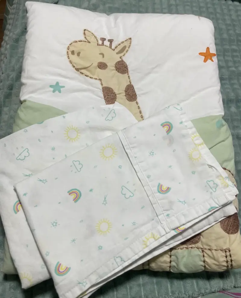 Ropa de cama infanti con diseño de jirafa