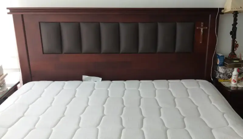 Cabecera de cama de madera con tapizado - 2
