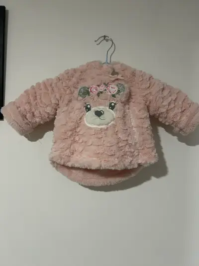 Abrigo de peluche para niña con diseño de oso - miniatura 1
