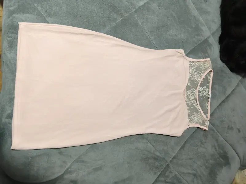 Vestido corto rosa con encaje floral - 3