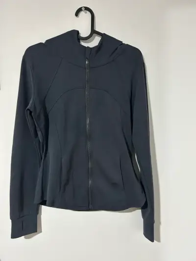 Chaqueta deportiva con capucha color negro - miniatura 1