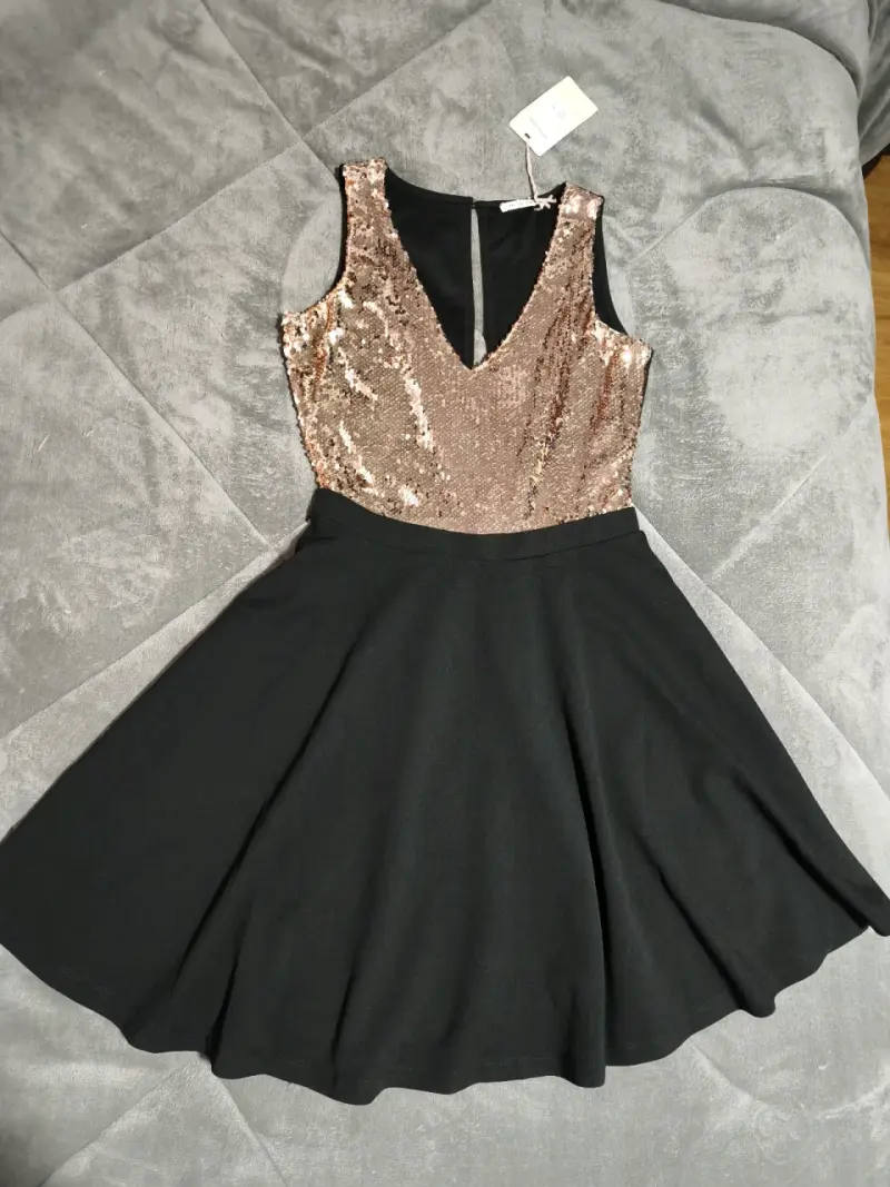 Vestido de fiesta con lentejuelas doradas - 2