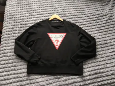 Polerón negro Guess con logo frontal - miniatura 3