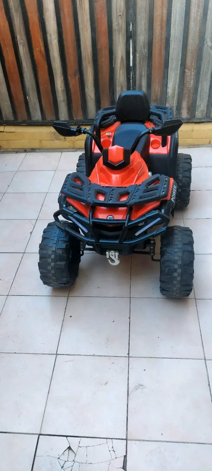 Cuatriciclo a batería 12V con control remoto rojo - 4