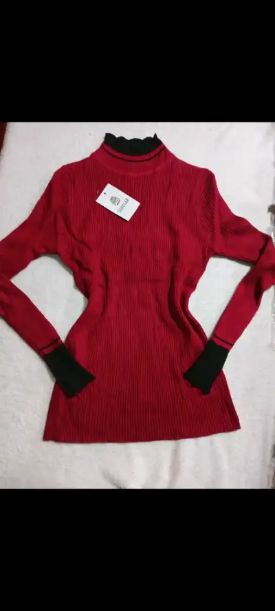 Suéter de cuello alto para mujer en rojo..negro - miniatura 2