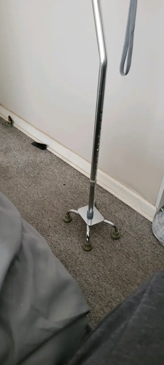 Bastón de aluminio ajustable con base de cuatro patas - 3
