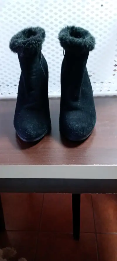 Botines de tacón alto negros con forro de peluche - miniatura 2