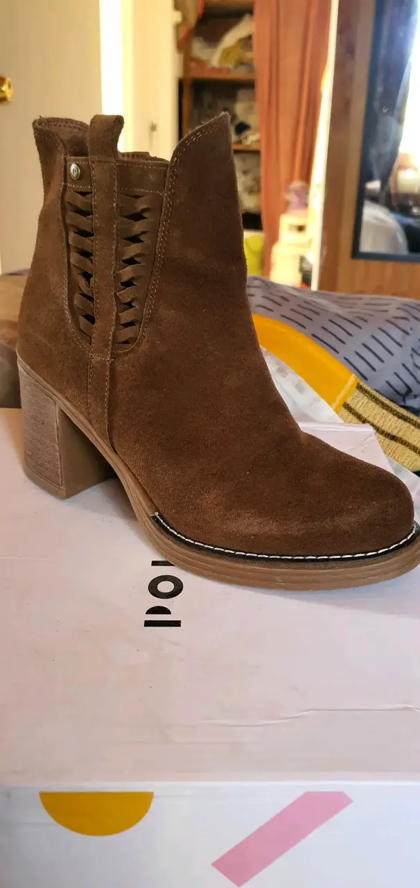 Botines de gamuza café con tacón alto Pollini - 3