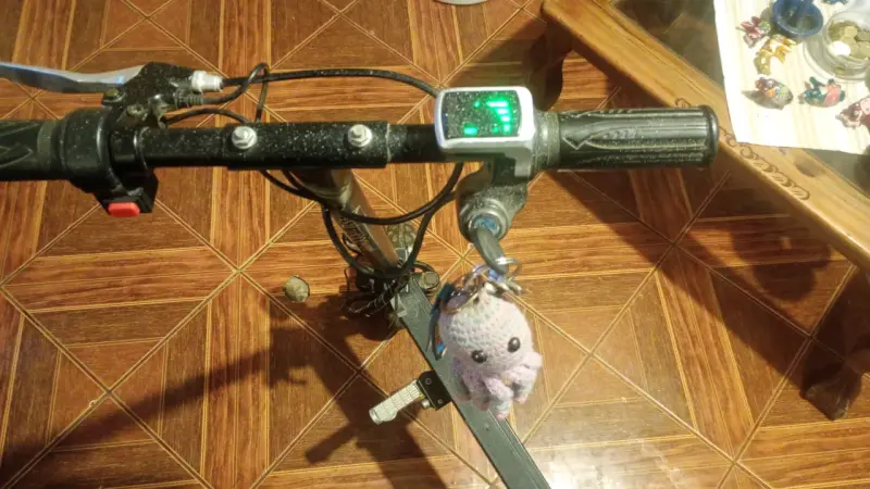 Scooter eléctrico con asiento y luces LED - 2