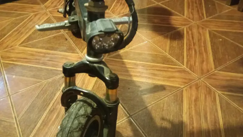 Scooter eléctrico con asiento y luces LED - 3
