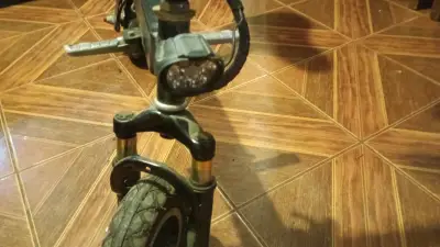 Scooter eléctrico con asiento y luces LED - miniatura 3