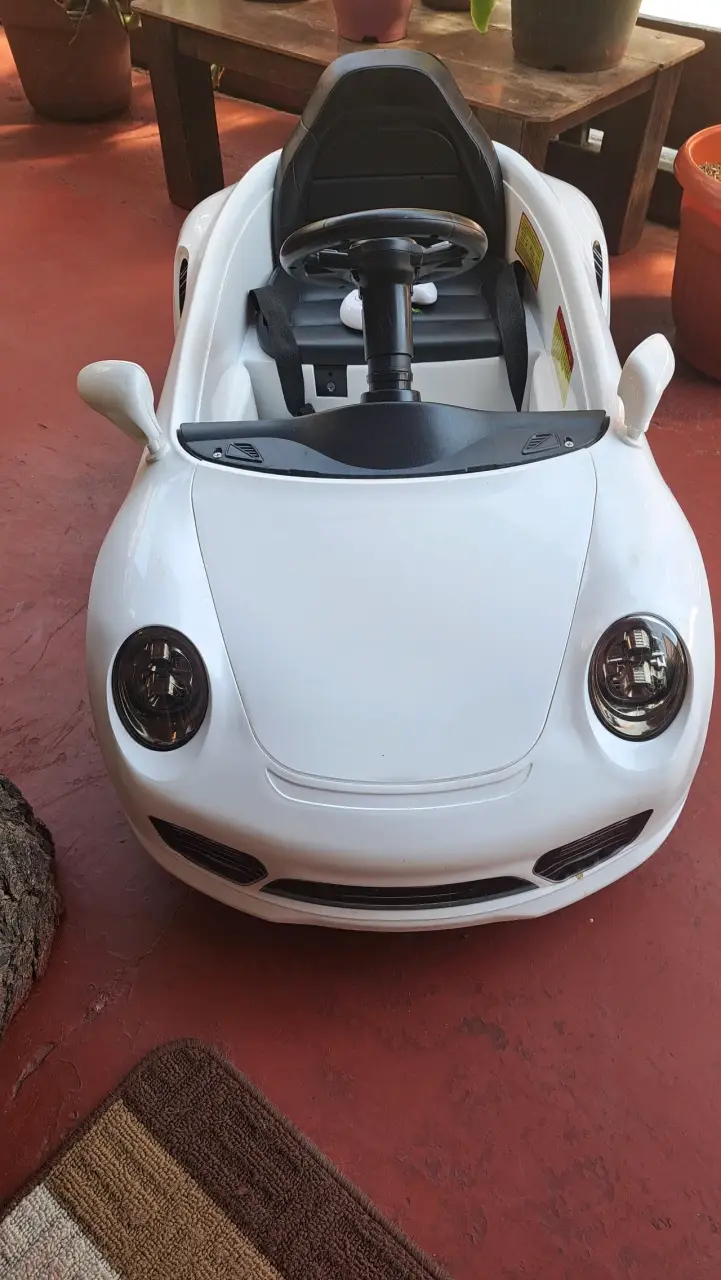 Auto eléctrico para niño blanco con control - 3