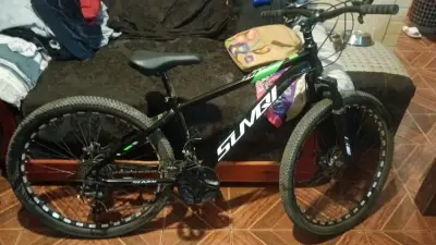 Bicicleta de montaña SLMEI negra con frenos de dis - miniatura 1