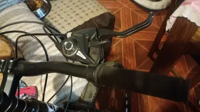 Bicicleta de montaña SLMEI negra con frenos de dis - miniatura 2