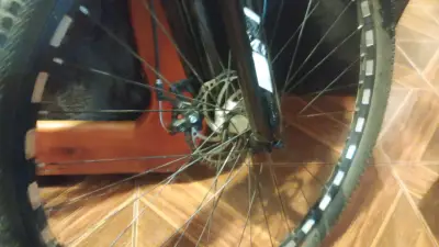 Bicicleta de montaña SLMEI negra con frenos de dis - miniatura 4