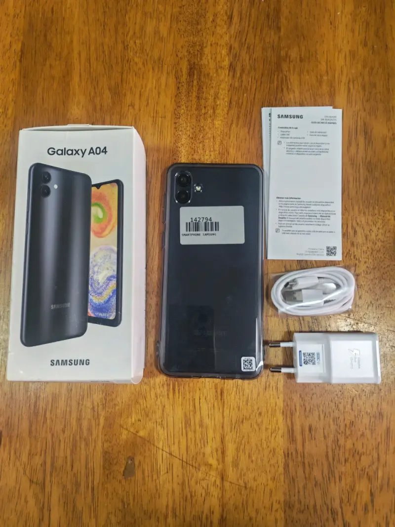Samsung Galaxy A04 con cargador y caja original - 2