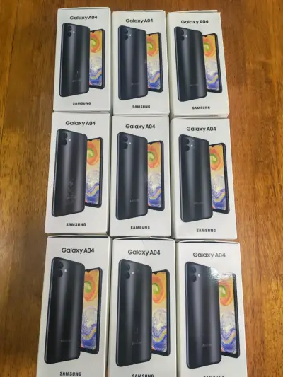 Samsung Galaxy A04 con cargador y caja original - miniatura 3