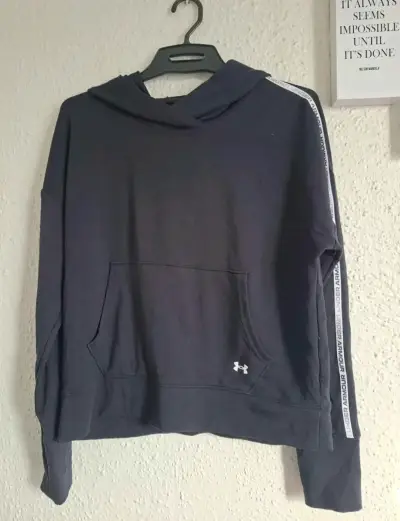 Polerón con capucha Under Armour negro - miniatura 1