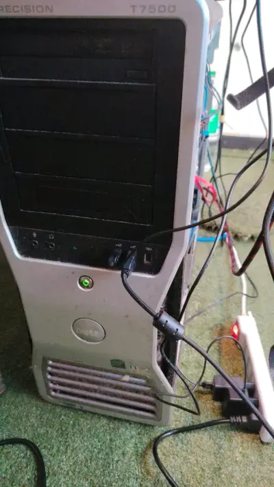 Torre de Computador Dell Precision T7500 usada - miniatura 1