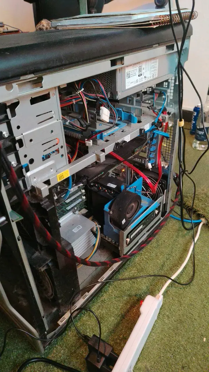 Torre de Computador Dell Precision T7500 usada - 2