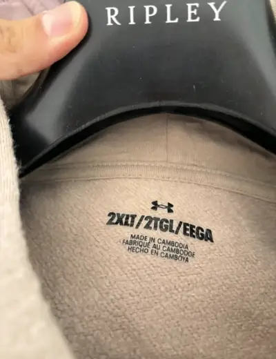 Polerón con capucha Under Armour beige talla 2XL - miniatura 2