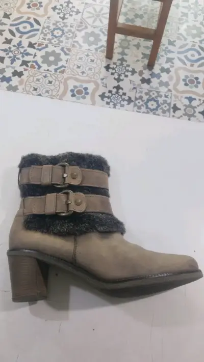 Botines de cuero con hebillas y forro de piel - miniatura 1
