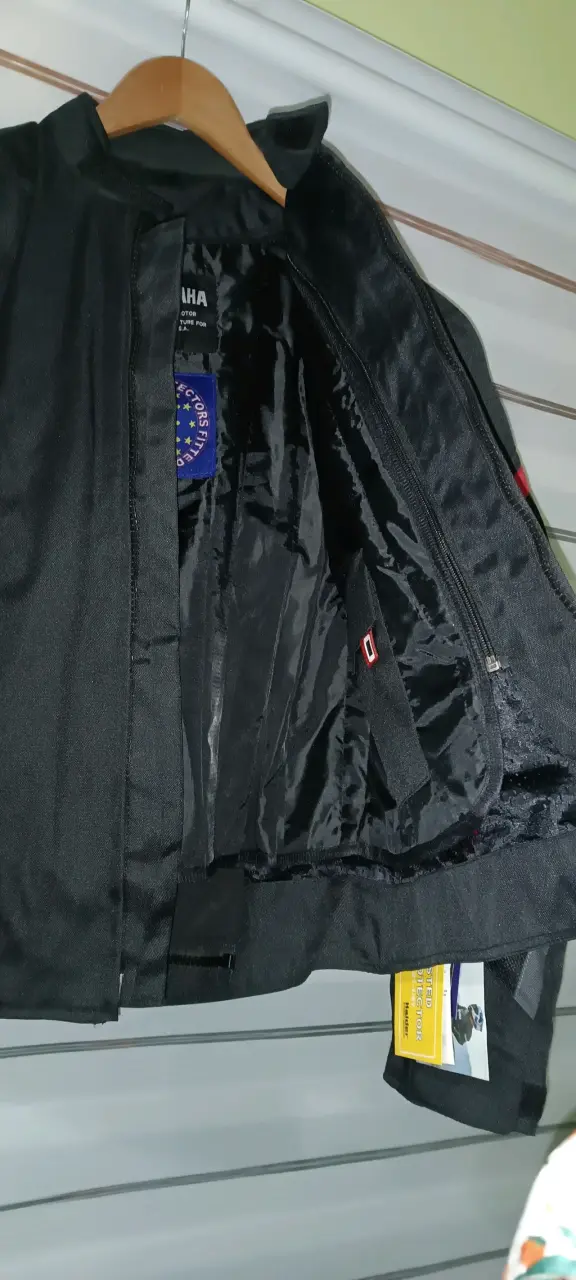 Chaqueta de moto Yamaha negra y roja - 3