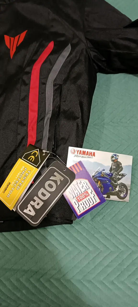 Chaqueta de moto Yamaha negra y roja - 5