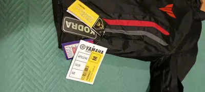 Chaqueta de moto Yamaha negra y roja - miniatura 6