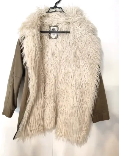 Chaqueta de mujer con forro de piel sintética - miniatura 1