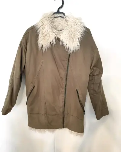 Chaqueta de mujer con forro de piel sintética - miniatura 2