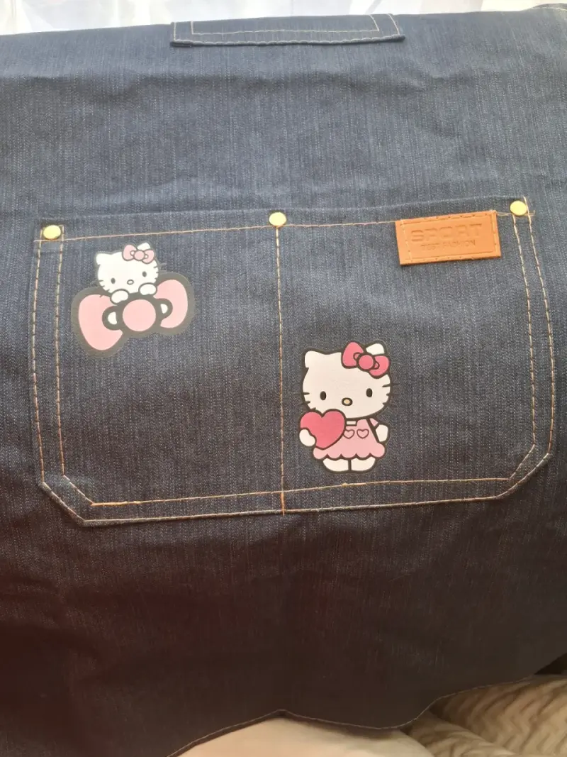 Delantal de mezclilla Hello Kitty con bolsillos - 3