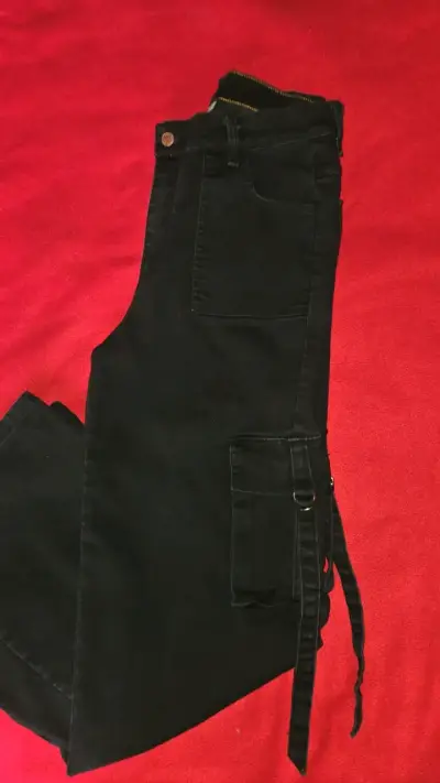Pantalones cargo negros para mujer - miniatura 2