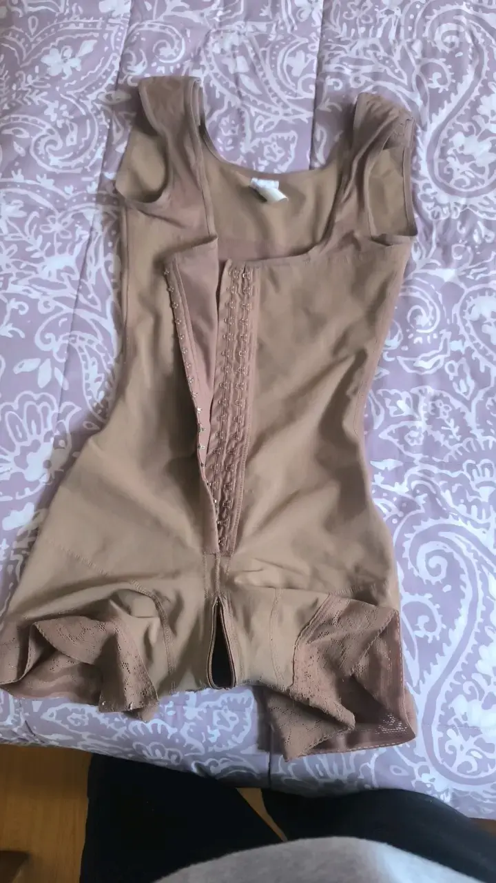 Faja moldeadora color beige con encaje - 2