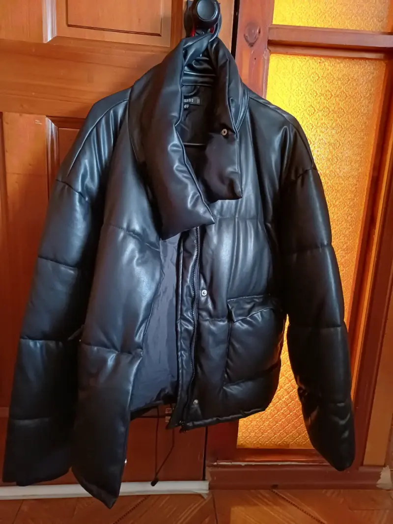 Chaqueta acolchada negra para mujer - 1