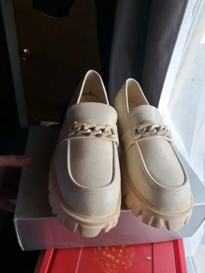 Mocasines beige con suela gruesa - miniatura 2