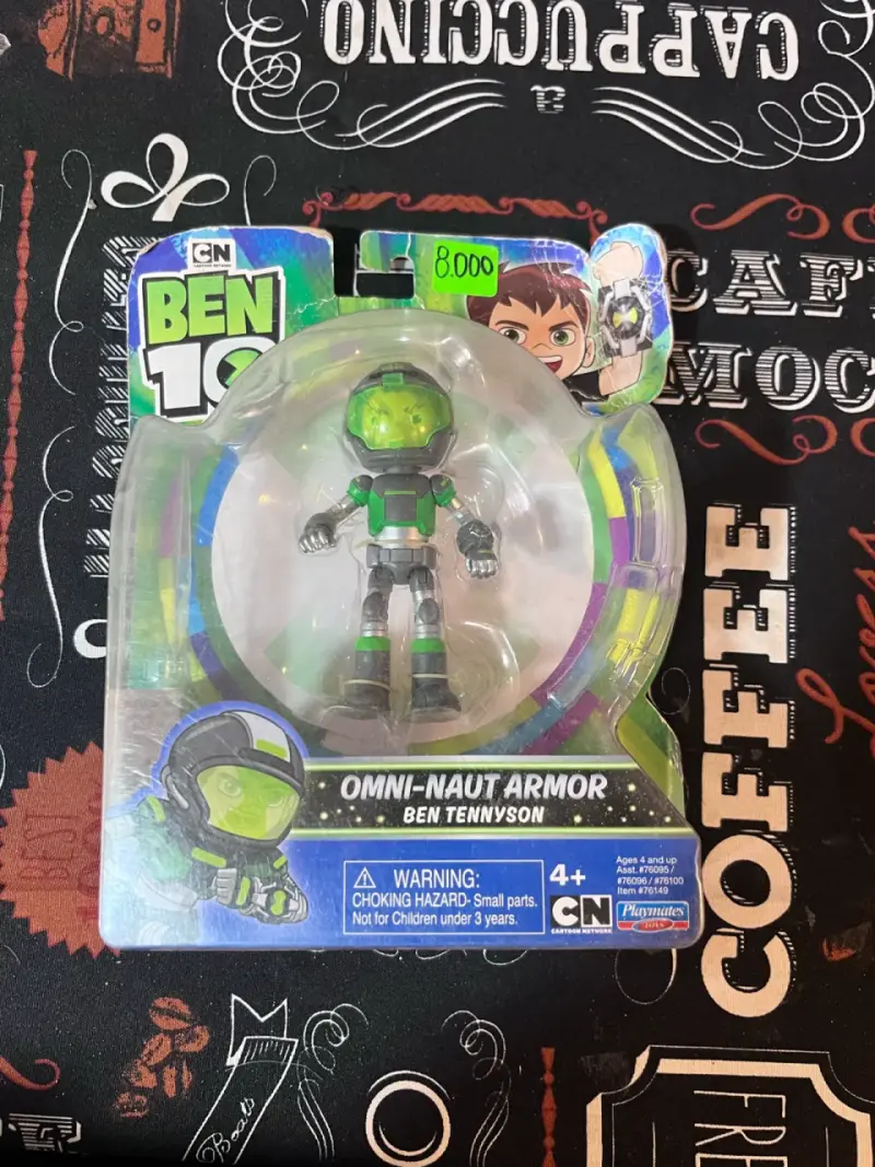 Figura de acción Ben 10 Omni-Naut Armor - 1