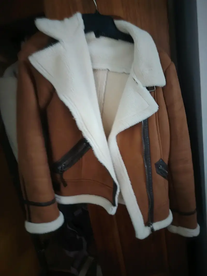 Chaqueta de cuero marrón con forro de lana