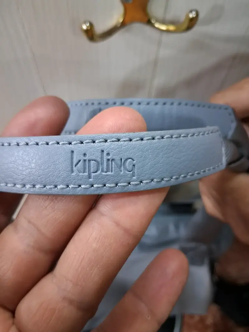 Bolso Kipling gris con cierre seguro - 4