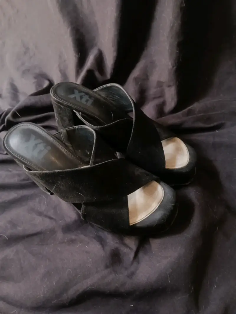Sandalias negras de tacón Xti