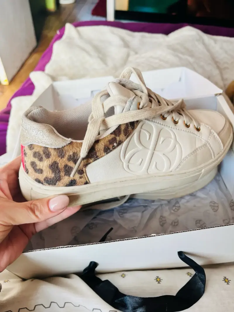 Zapatillas casuales beige con detalle animal print - 2