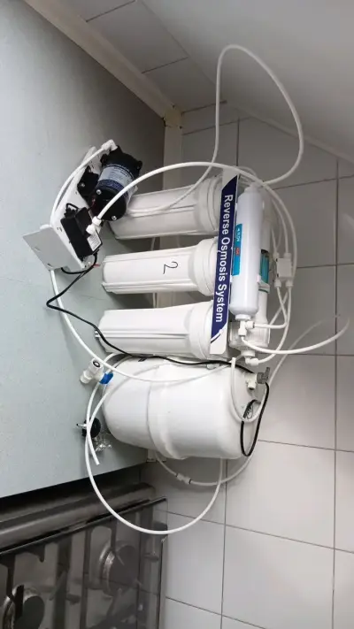 Sistema de Ósmosis Inversa con Bomba - miniatura 1