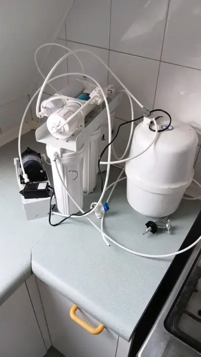 Sistema de Ósmosis Inversa con Bomba - miniatura 2
