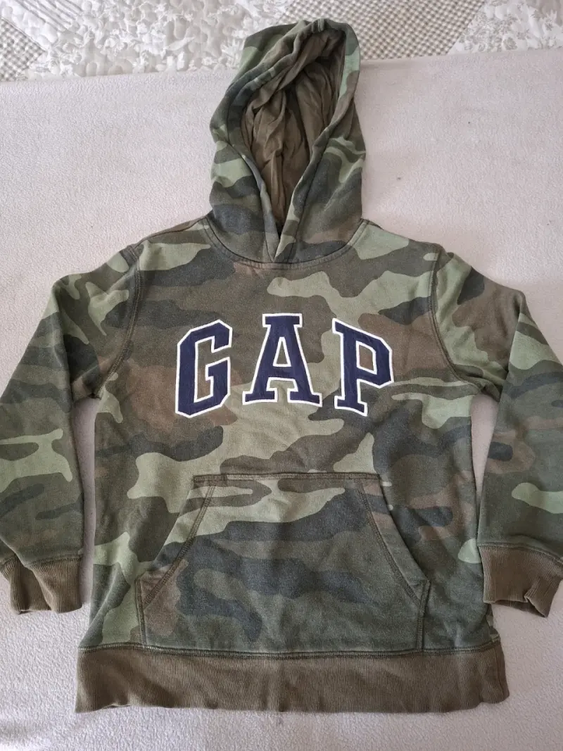 Polerón camuflado con capucha GAP niño