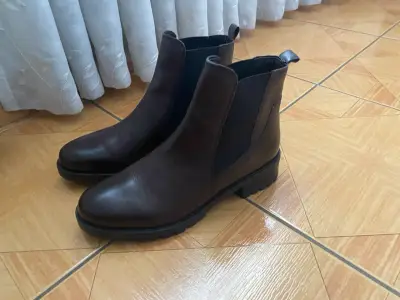 Botines Chelsea de cuero marrón de mujer - miniatura 2